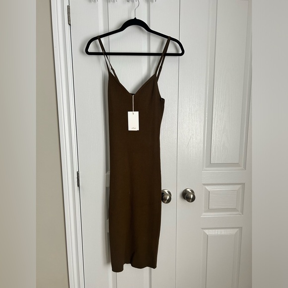 Aritzia Waltz Dress - Picture 2 of 6